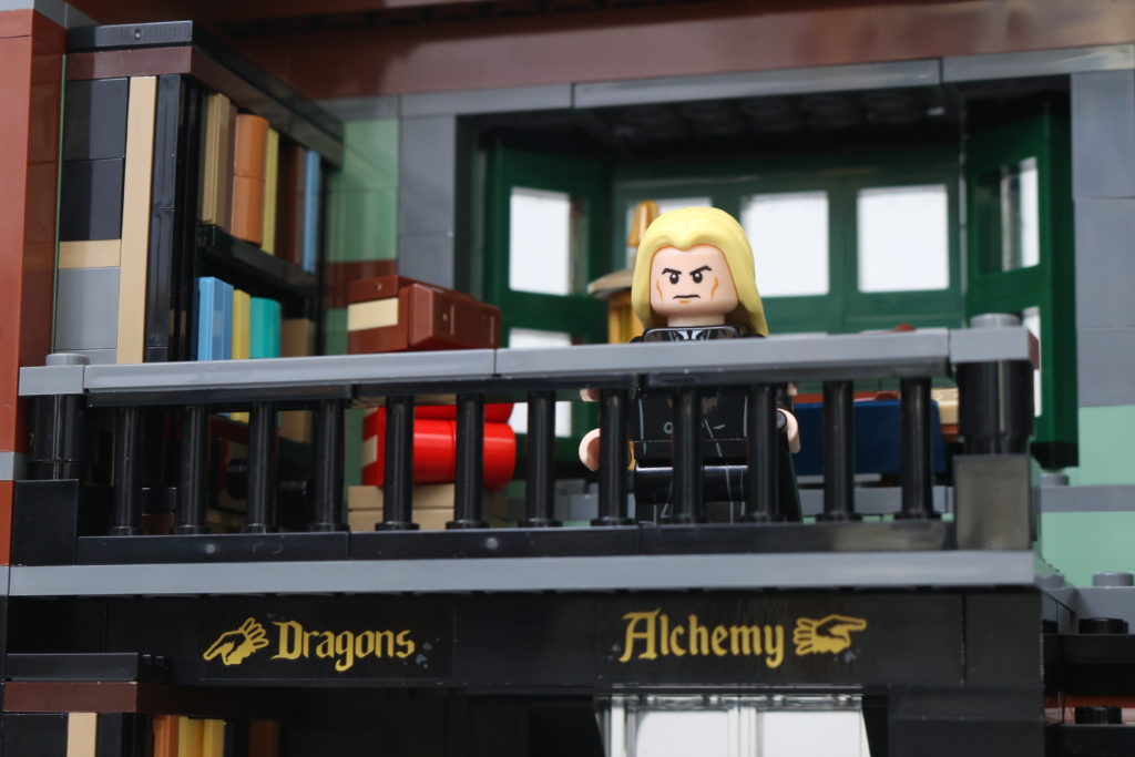 LEGO Harry Potter 75978 Diagon Alley review 12