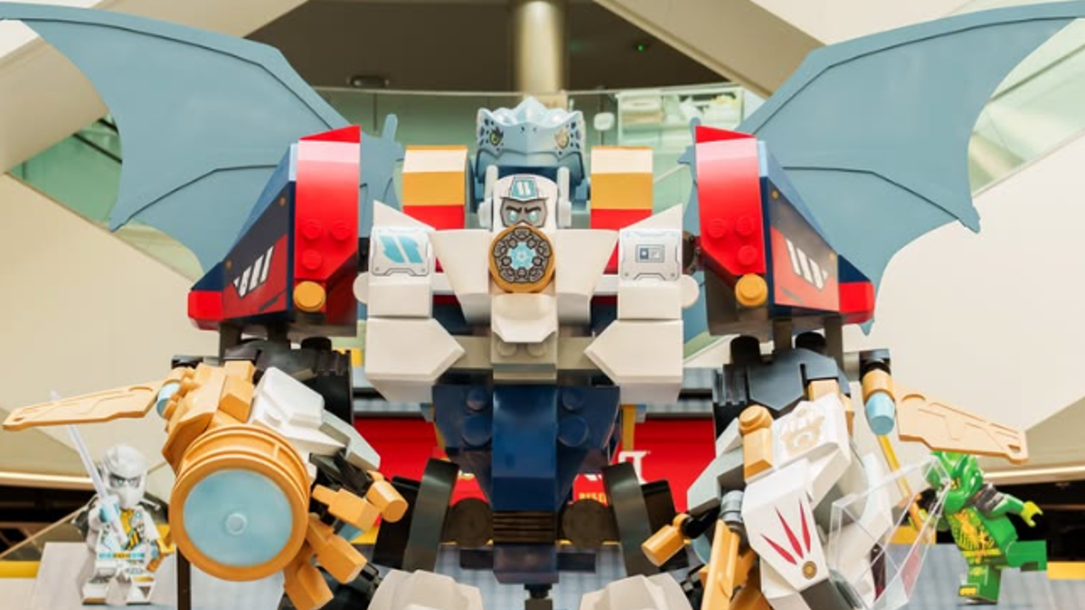 Giant LEGO NINJAGO Ultra Combiner Mech spotted in South Korean mall