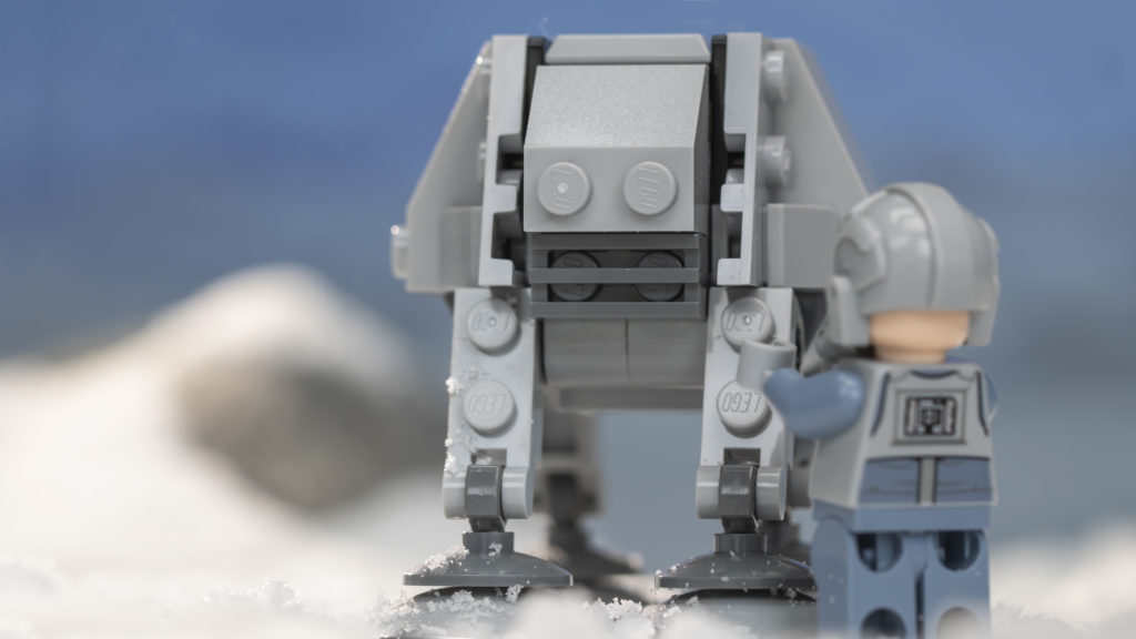 LEGO Star Wars 75298 AT AT vs Tauntaun 8