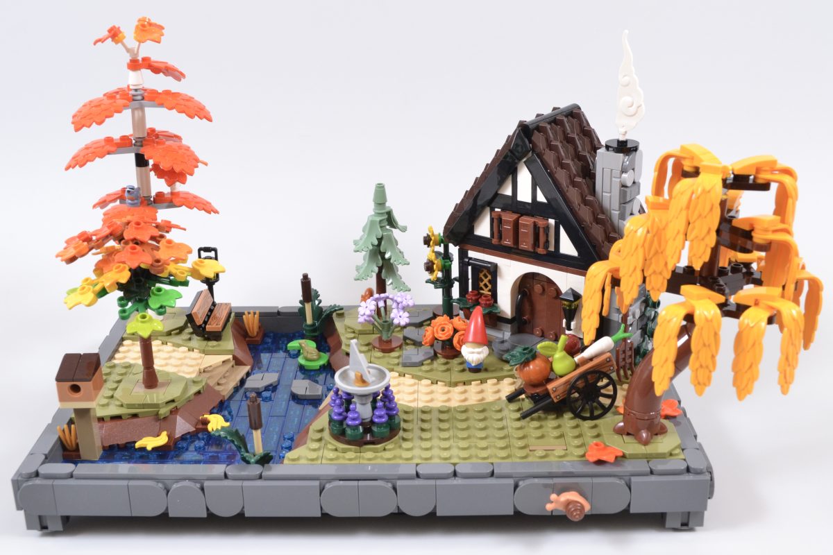 LEGO Icons 11372 Autumn Cottage Garden 37 1200x800