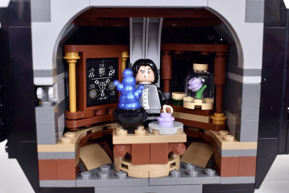 LEGO Harry Potter 76464 Cauldron Secret Potions Classroom review 3 1200x800