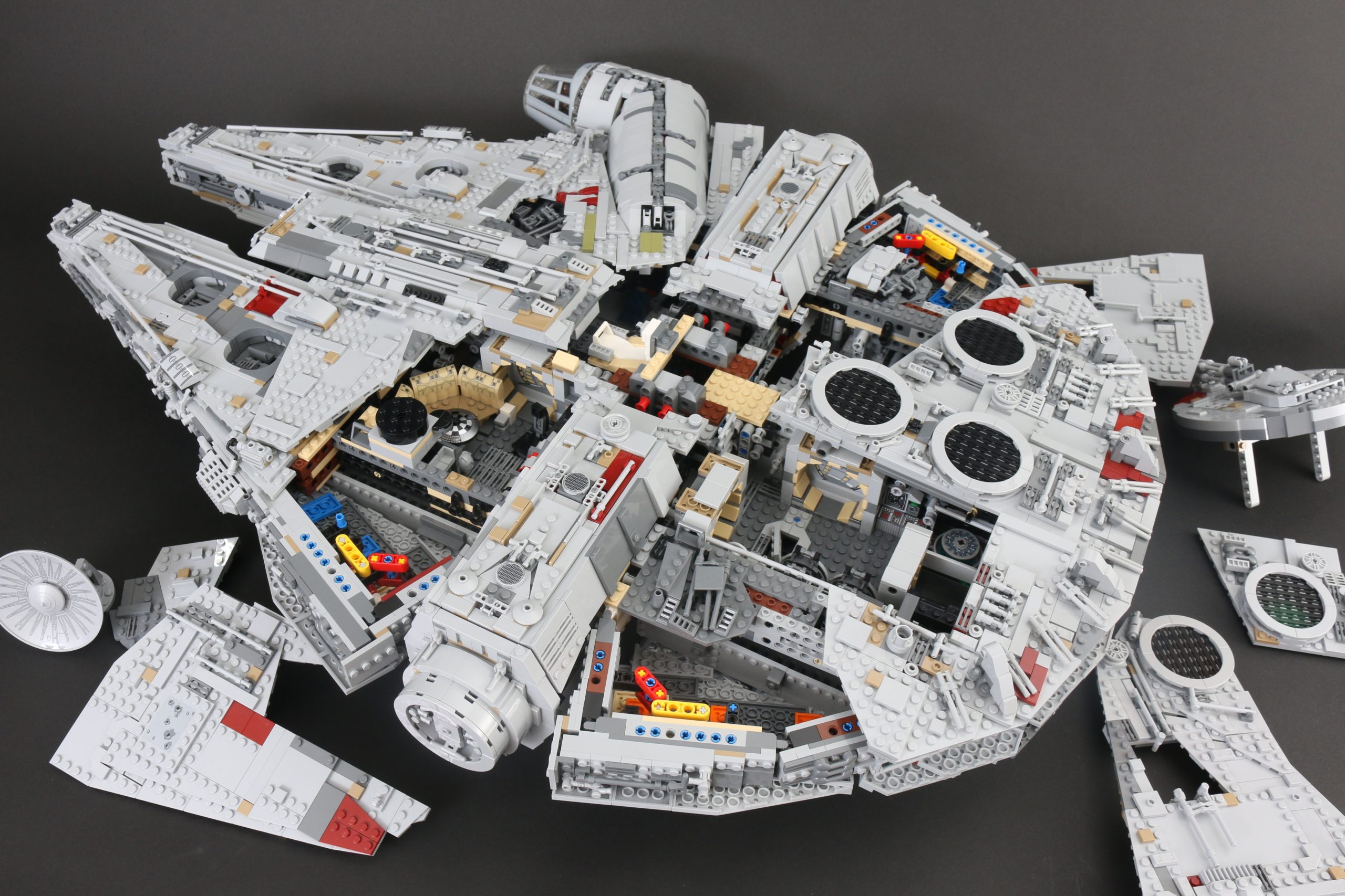 LEGO Star Wars 75192 UCS Ultimate Collectors Series Millennium Falcon review 7 scaled
