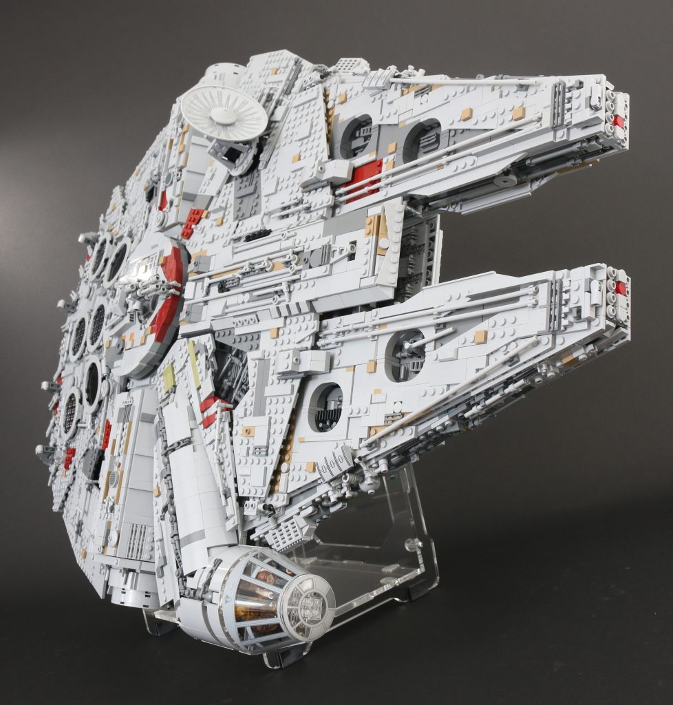 LEGO Star Wars 75192 UCS Ultimate Collectors Series Millennium Falcon review 15 978x1024
