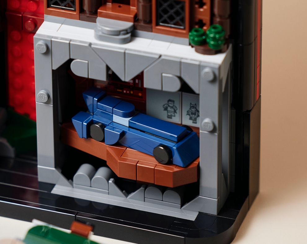 LEGO Batman 76271 Batman The Animated Series Gotham City Batcave