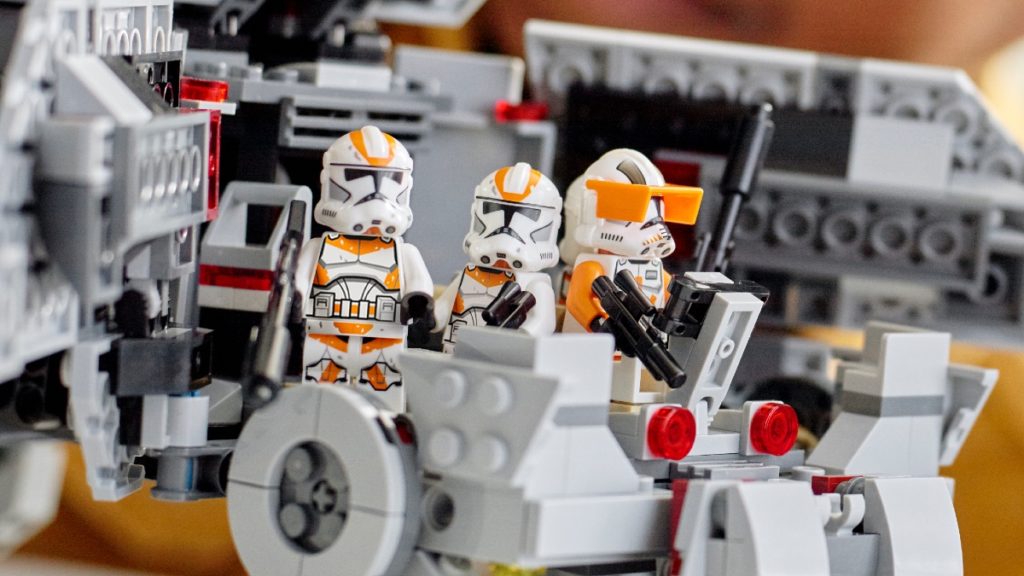 LEGO Star Wars 75337 AT TE Walker minifigures featured 1024x576