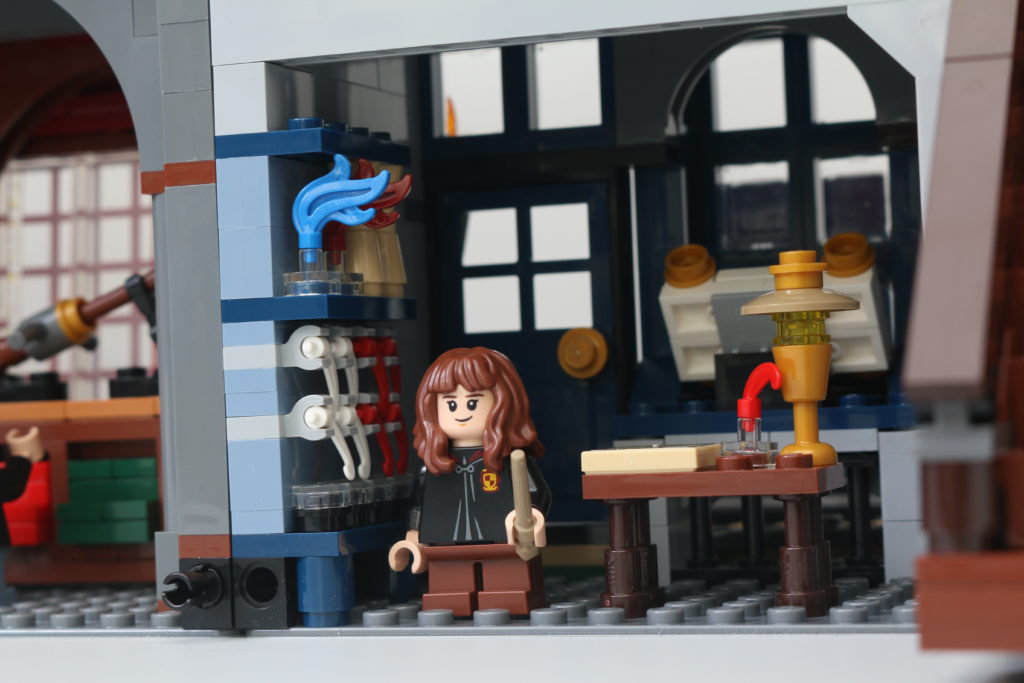 LEGO Harry Potter 75978 Diagon Alley review 10