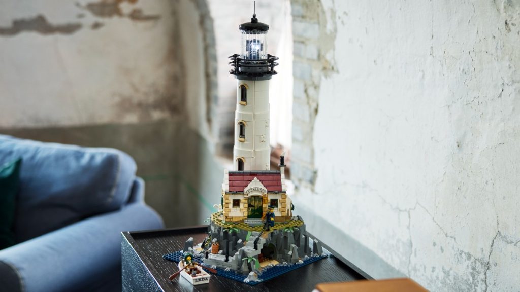 LEGO Ideas 21335 Motorised Lighthouse lifestyle 1 featured 1024x576