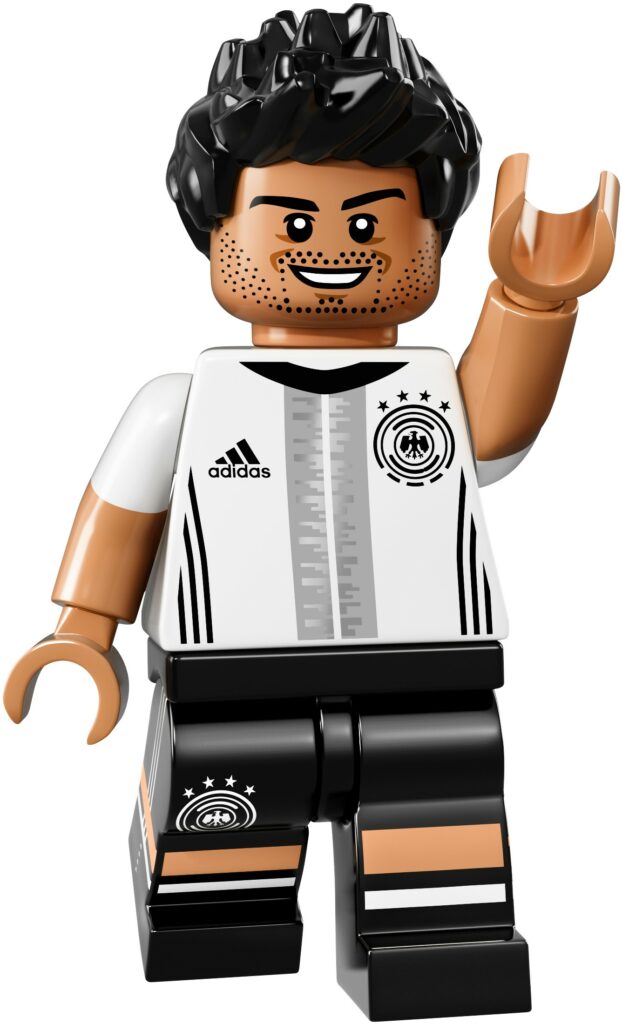 71014 LineUp MatsHummels04 622x1024