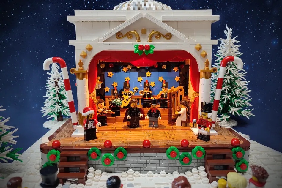 LEGO Ideas Christmas Theater 9