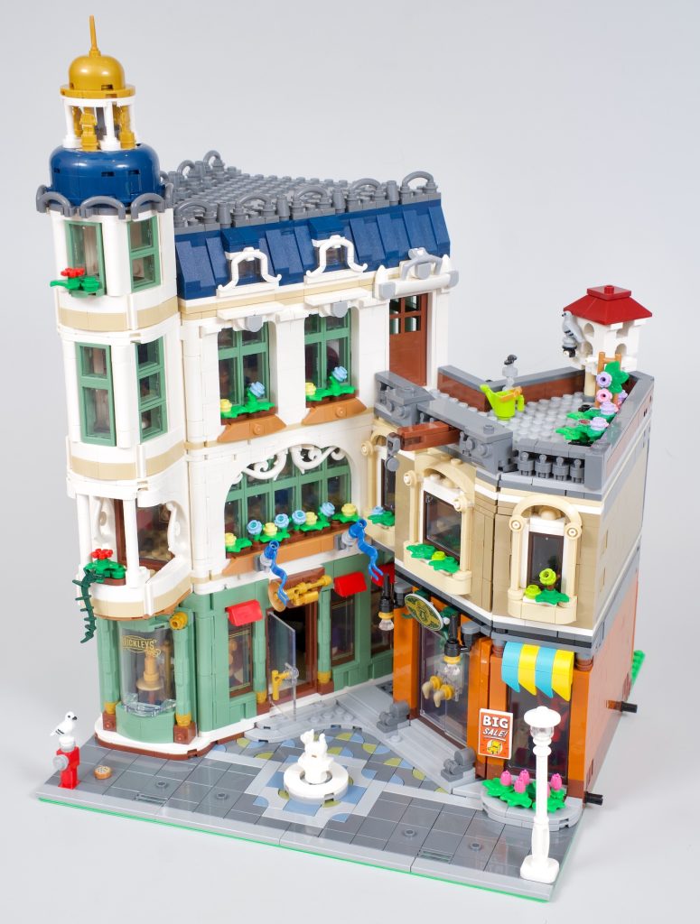 LEGO Icons 11371 Shopping Street review 20 775x1024