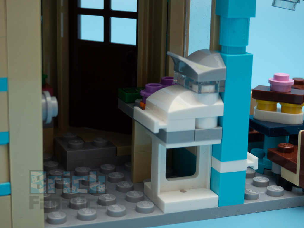 LEGO Creator 31105 Townhouse Toyshop C 11