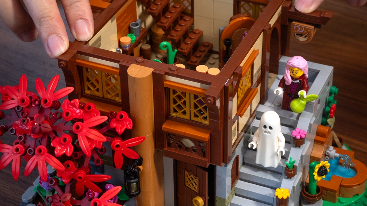 Take a look inside LEGO BrickLink Series 7 Alchemist's Shop