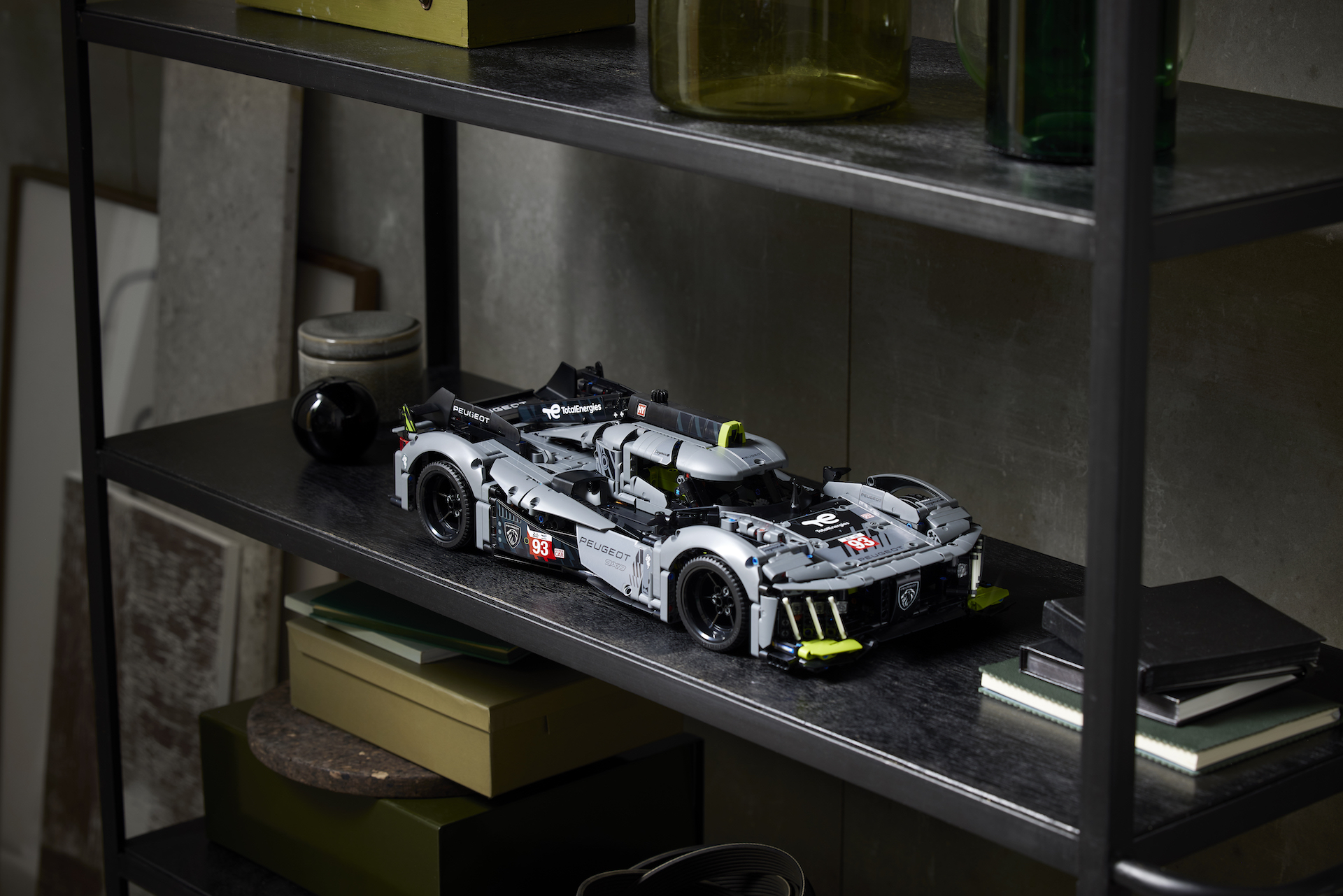 LEGO Technic 42156 Peugeot 9X8 24H Le Mans Hybrid Hypercar 09