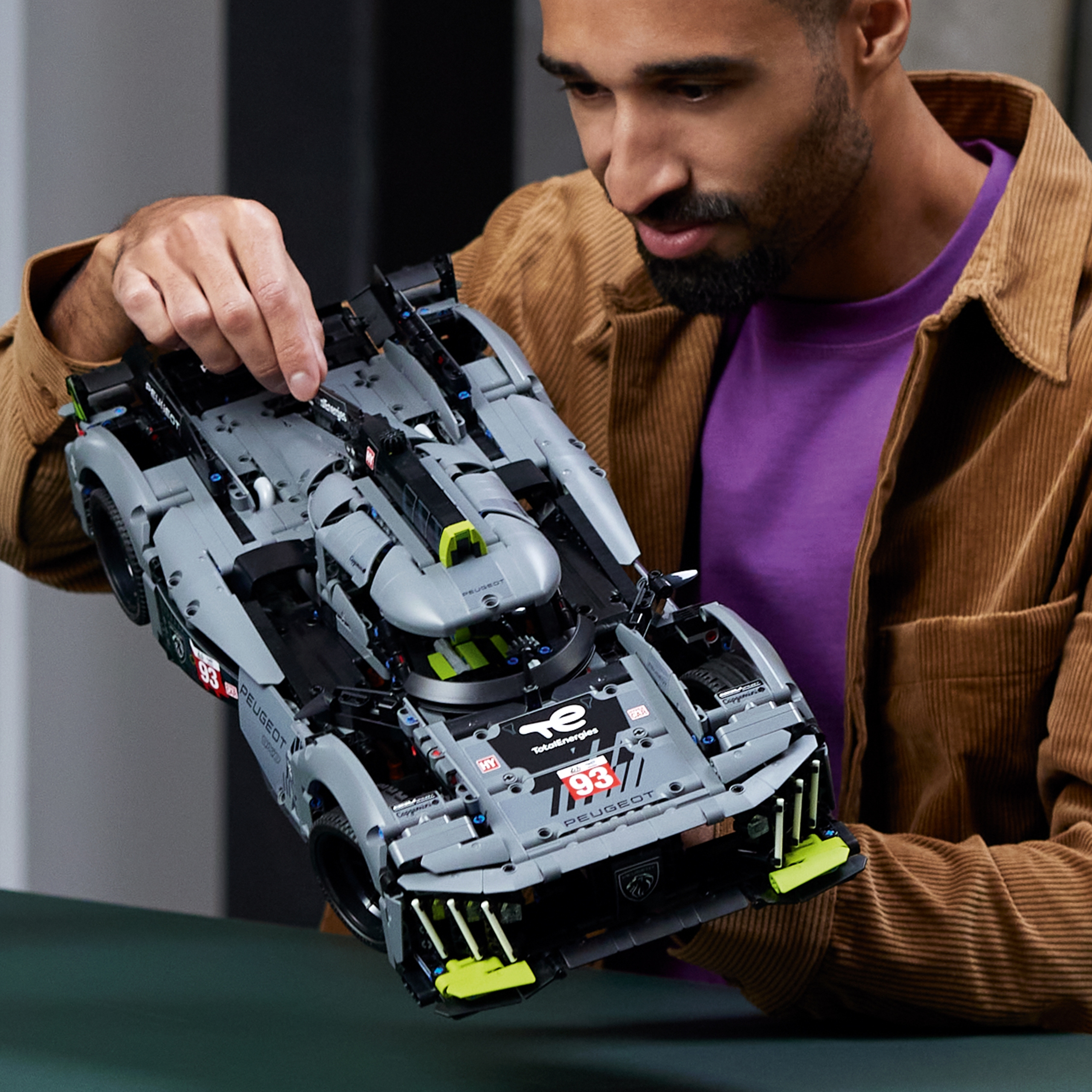 LEGO Technic Peugeot 9X8 Hypercar 5 scaled