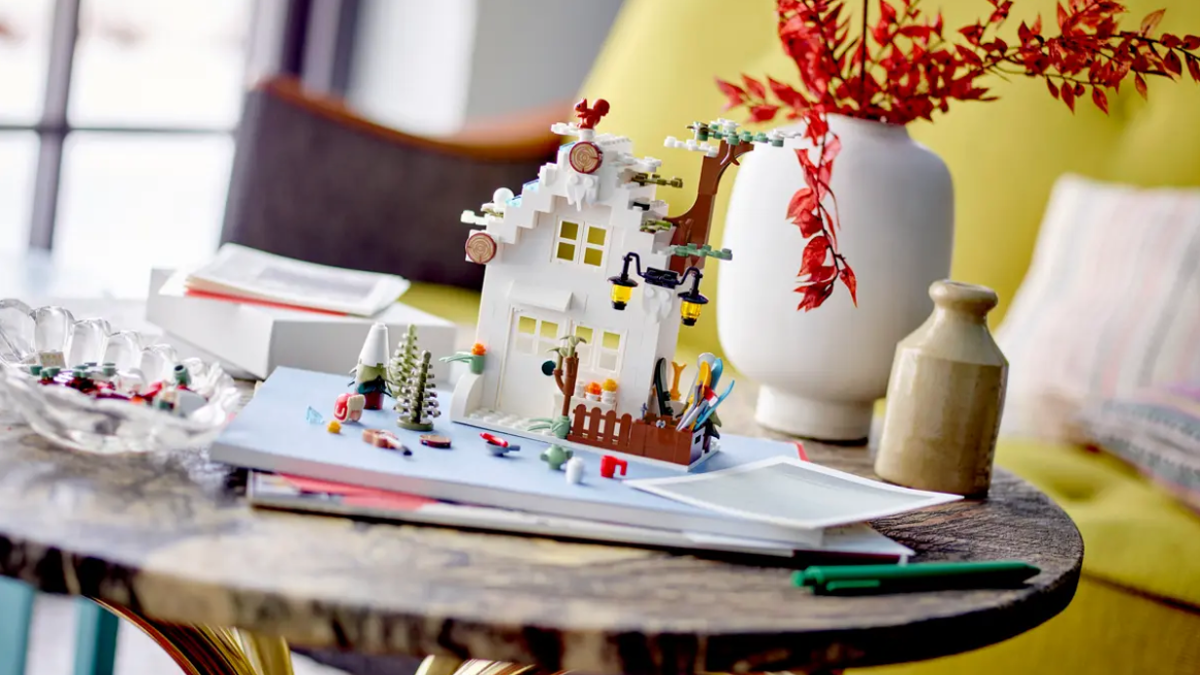 Mystery LEGO Winter VIP Add-On Pack GWP revealed
