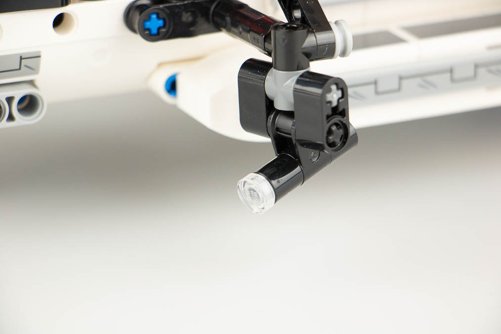 42145 Technic Airbus H175 Rescue Helicopter 3