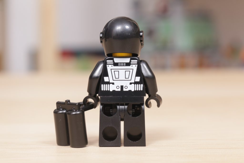 LEGO Space 40580 Blacktron Cruiser gift with purchase review 20 1024x683