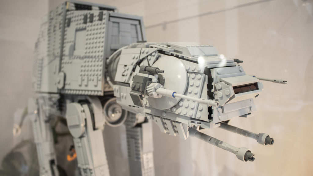 iDislayit LEGO Star Wars 75313 Ultimate Collectors Series AT AT 18 1024x576