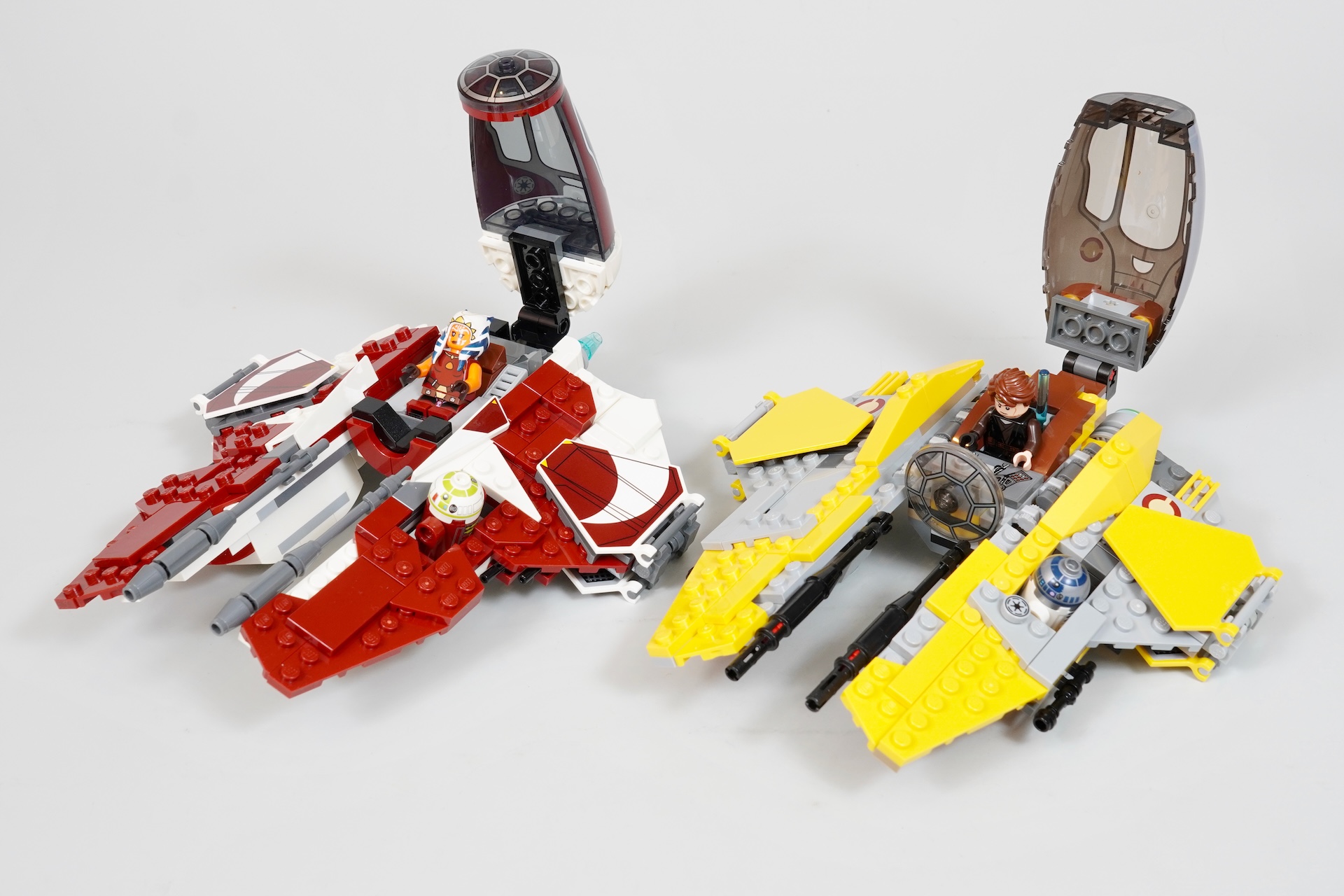 LEGO Star Wars 75401 Ahsoka's Jedi Interceptor critique-17