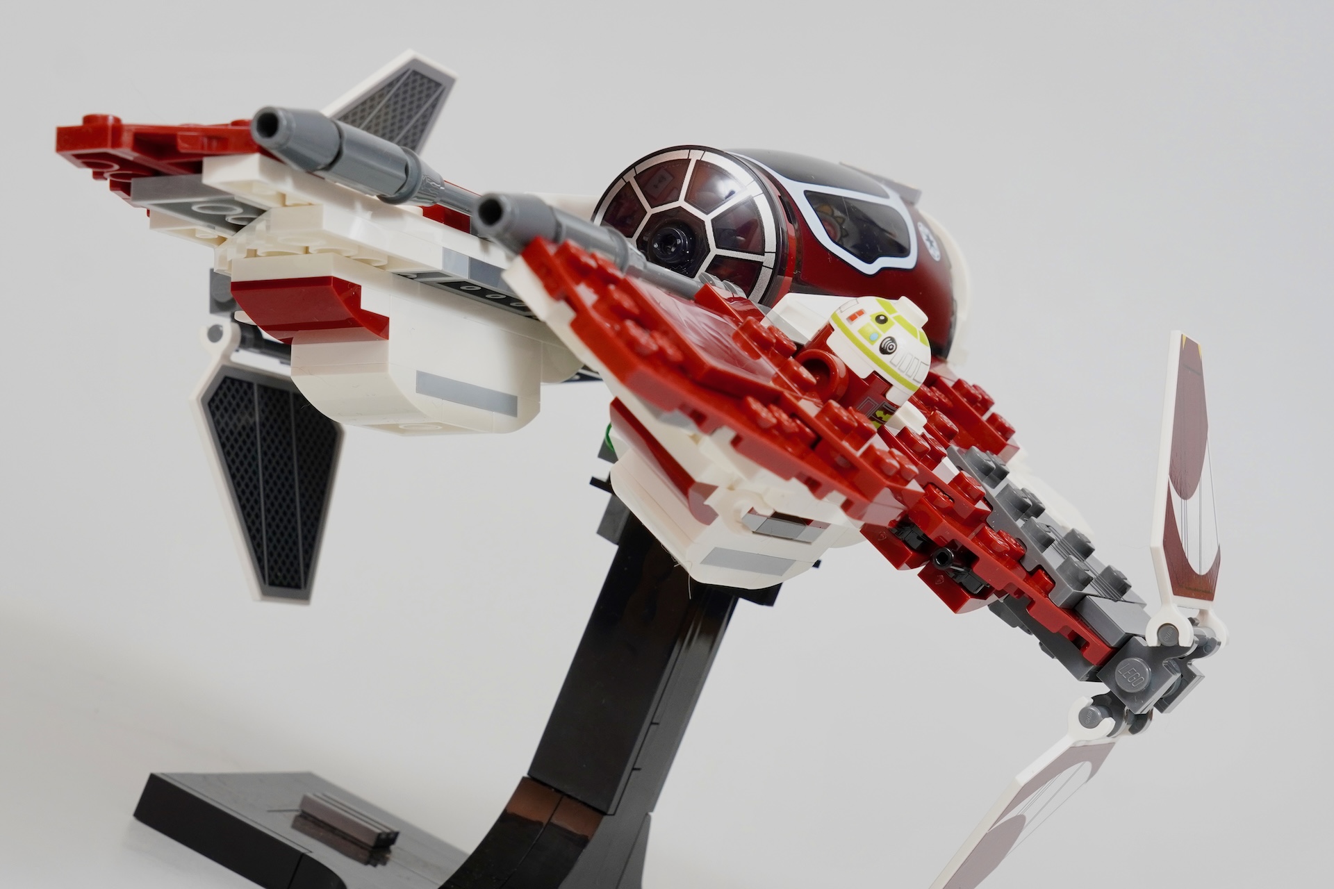 LEGO Star Wars 75401 Ahsoka's Jedi Interceptor critique-8