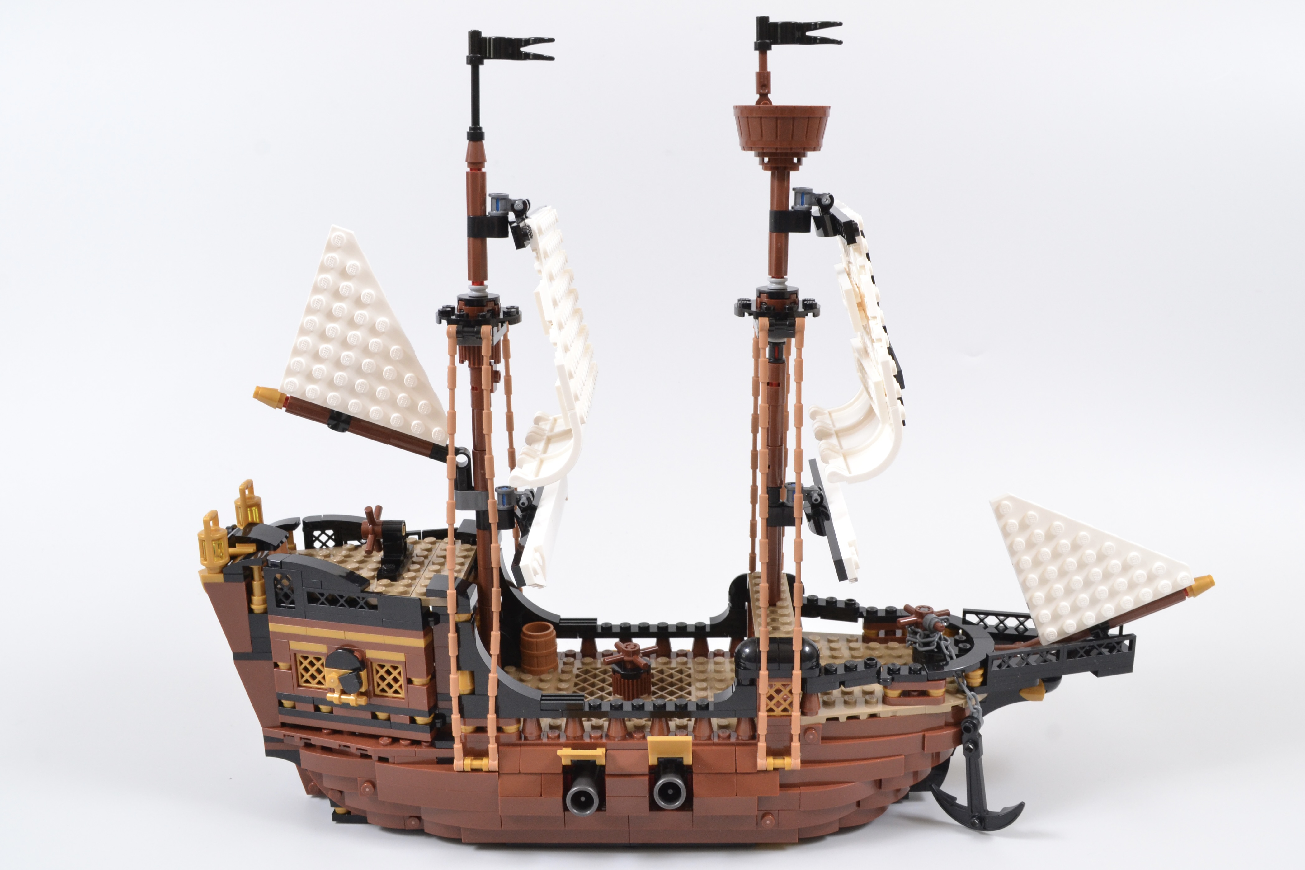 LEGO Creator 3-in-1 31387 Iconic Pirate Ship 3